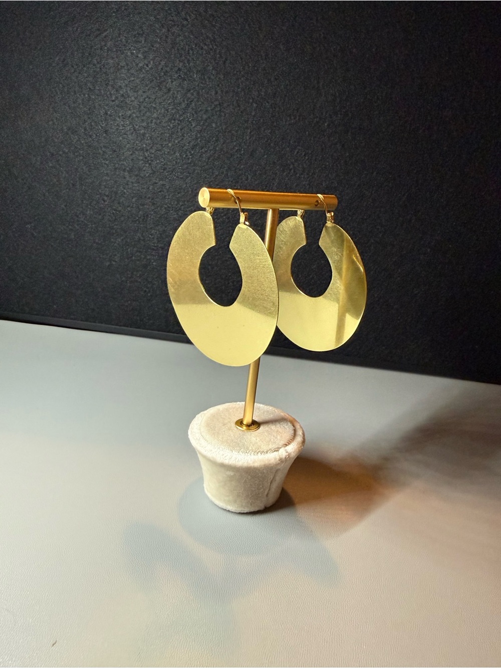 Gold-Tone Oversized Disc Hoop Statement Earrings 🗽
